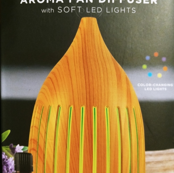 Essential oil diffuser w/ led lights. Wood pattern - Picture 8 of 11